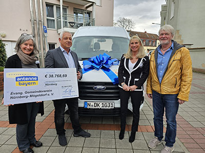 https://www.antenne-bayern-hilft.de/wp-content/uploads/2023/04/Busuebergabe-01_bearb.jpg
