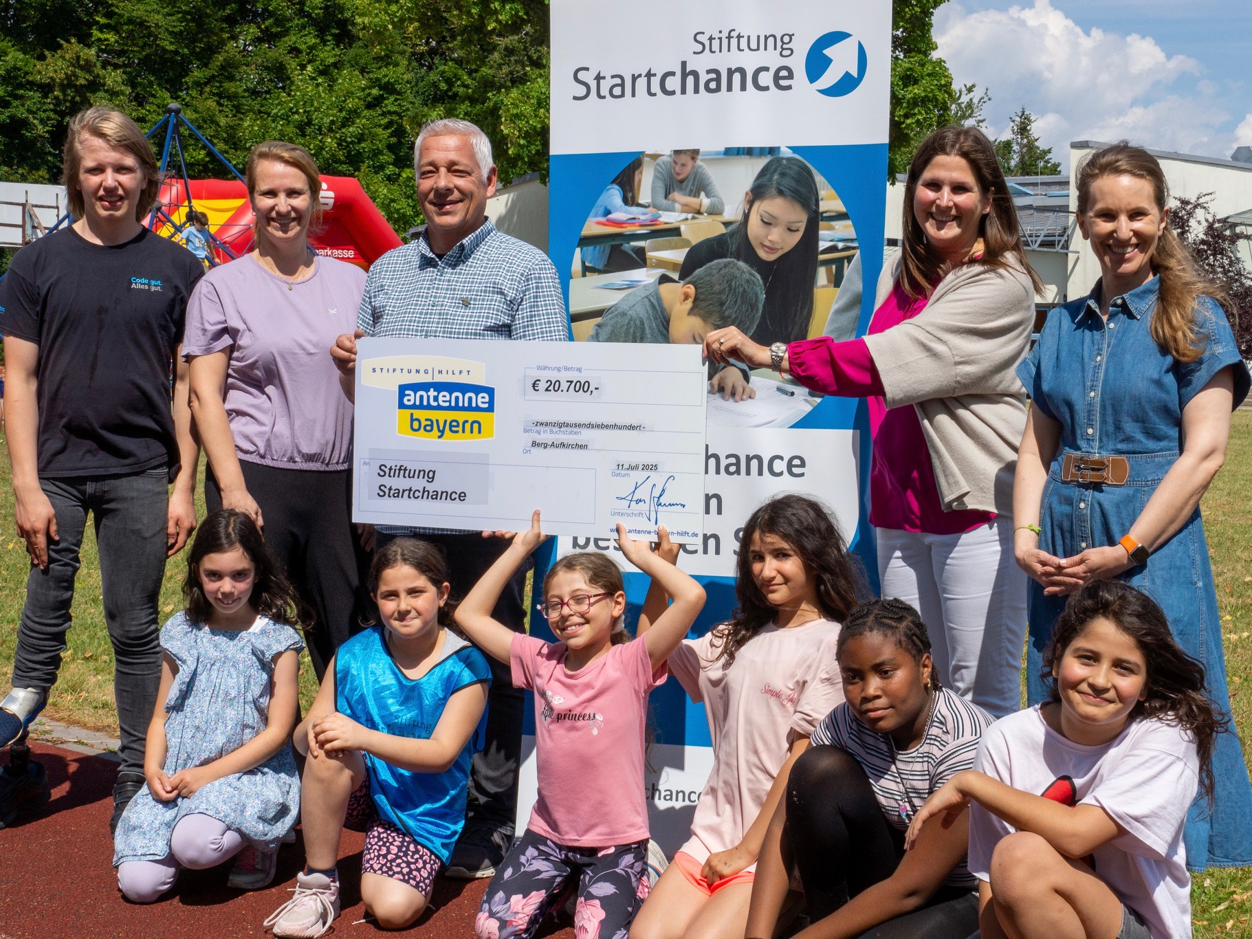 https://www.antenne-bayern-hilft.de/wp-content/uploads/2025/07/startchance_antennebayernhilft.jpg